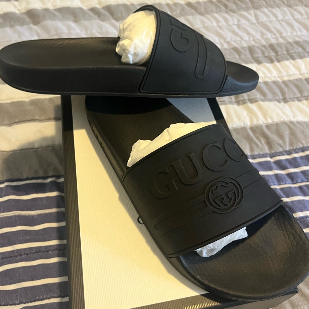 GUCCI Embossed Black Slides - Picture 8 of 15